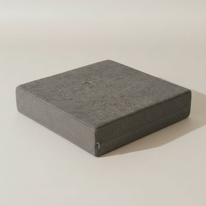 Coussin d'assise carré gris foncé en mousse, housse texturée, vue de trois quarts