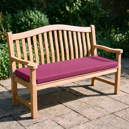 Coussin de banquette sur mesure en polyester coloris rose fuchsia, coussin plat avec cordons d'attache, posé sur un banc de jardin en teck