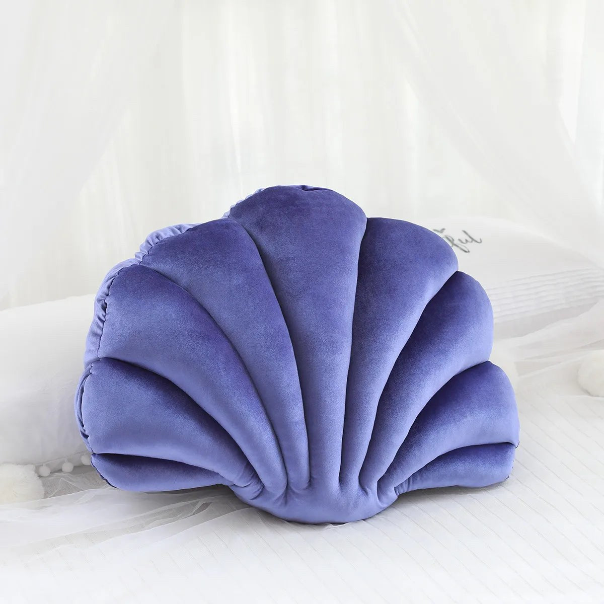 Coussin coquillage en velours, coloris bleu lavande