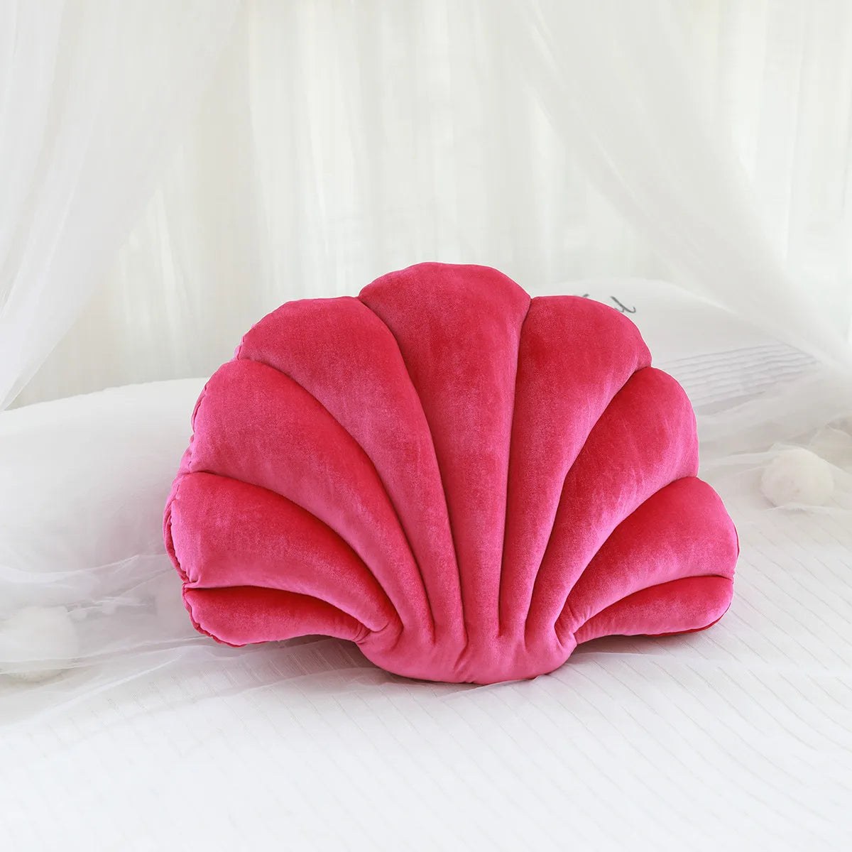 Coussin coquillage en velours, coloris rose fuchsia