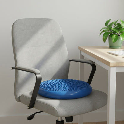 Coussin de proprioception bleu posé sur une chaise de bureau