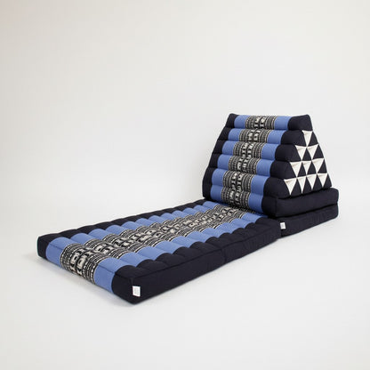 Coussin thaï triangulaire en kapok bleu avec son matelas déplié