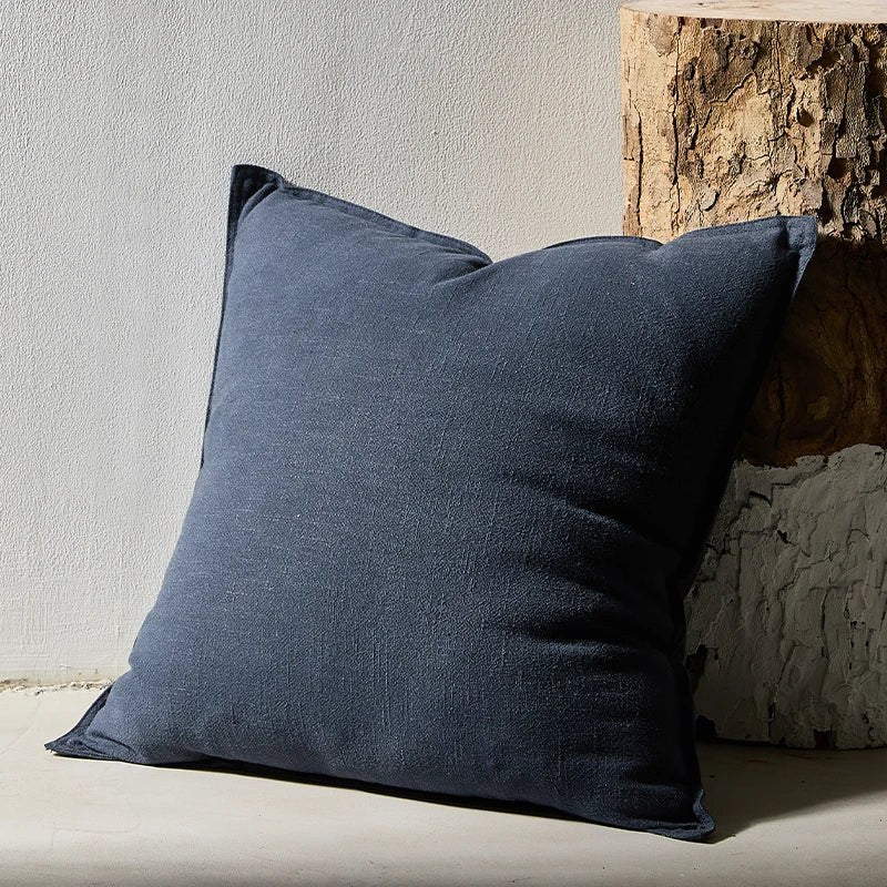 Housse de coussin décoratif 66 x 66 cm aspect toile lavée, coloris bleu marine