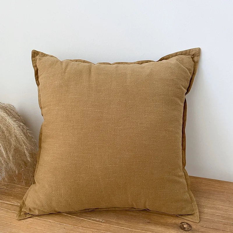Housse de coussin décoratif 66 x 66 cm aspect toile lavée, coloris ocre