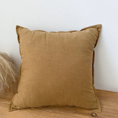 Housse de coussin décoratif 66 x 66 cm aspect toile lavée, coloris ocre