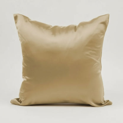 Housse de coussin en satin effet soie couleur champagne