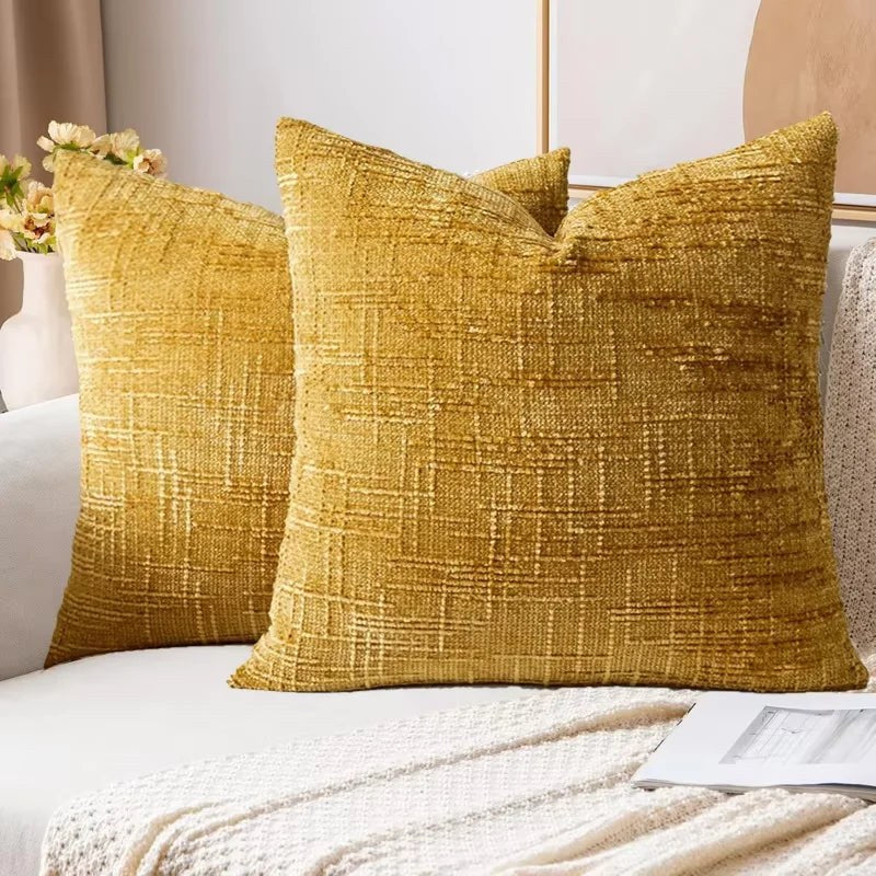 Housse de coussin 50 x 50 cm en chenille texturée jaune moutarde
