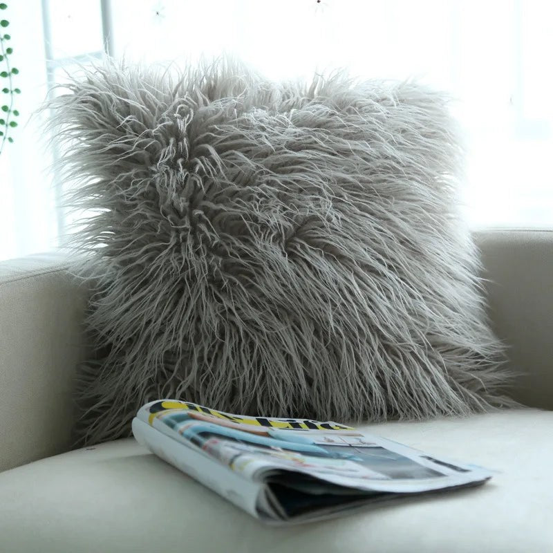 Housse de coussin fausse fourrure à poils longs gris