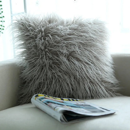 Housse de coussin fausse fourrure à poils longs gris