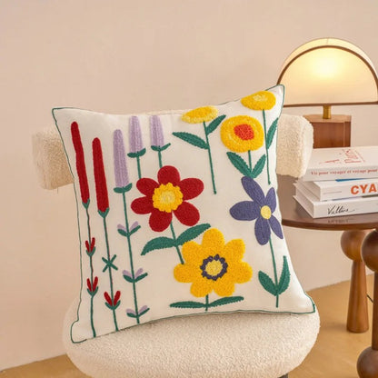 Housse de coussin fleurie brodée, motif fleurs des champs