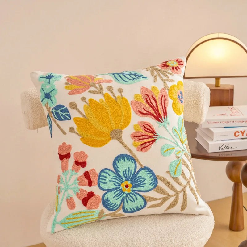 Housse de coussin fleurie brodée, motif fleurs multicolores