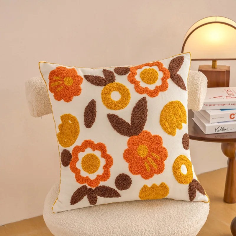 Housse de coussin fleurie brodée, motif fleurs orange