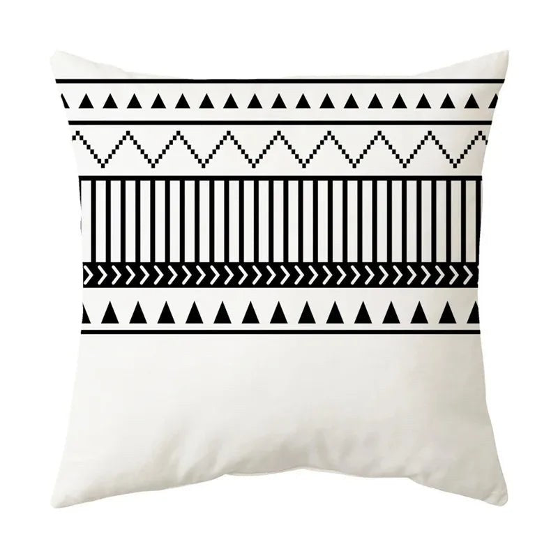 Housse de coussin noir et blanc 45 x 45 cm, motif frise de triangles
