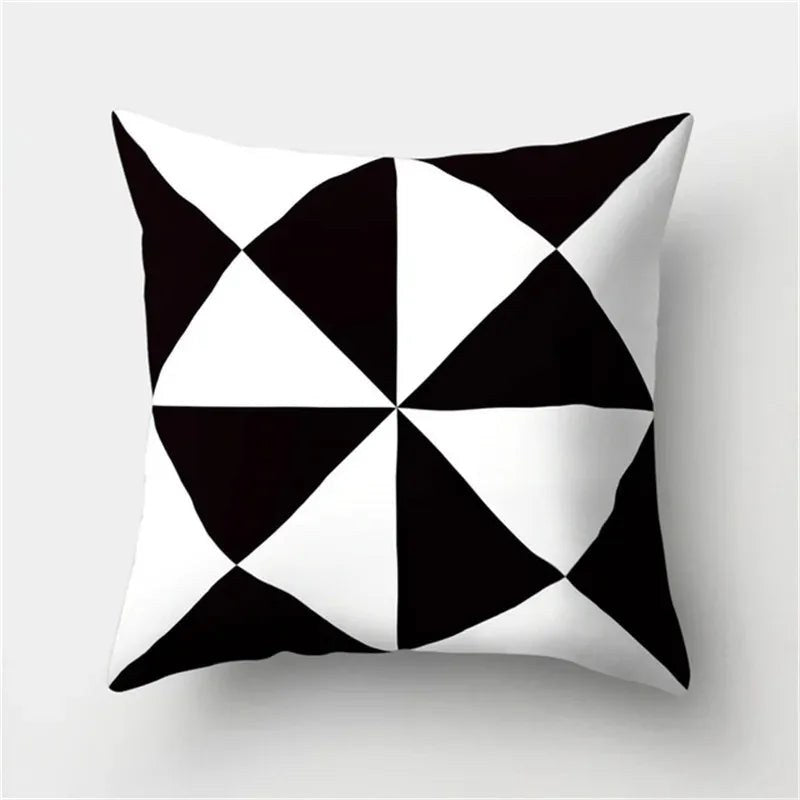 Housse de coussin noir et blanc 45 x 45 cm, motif triangles