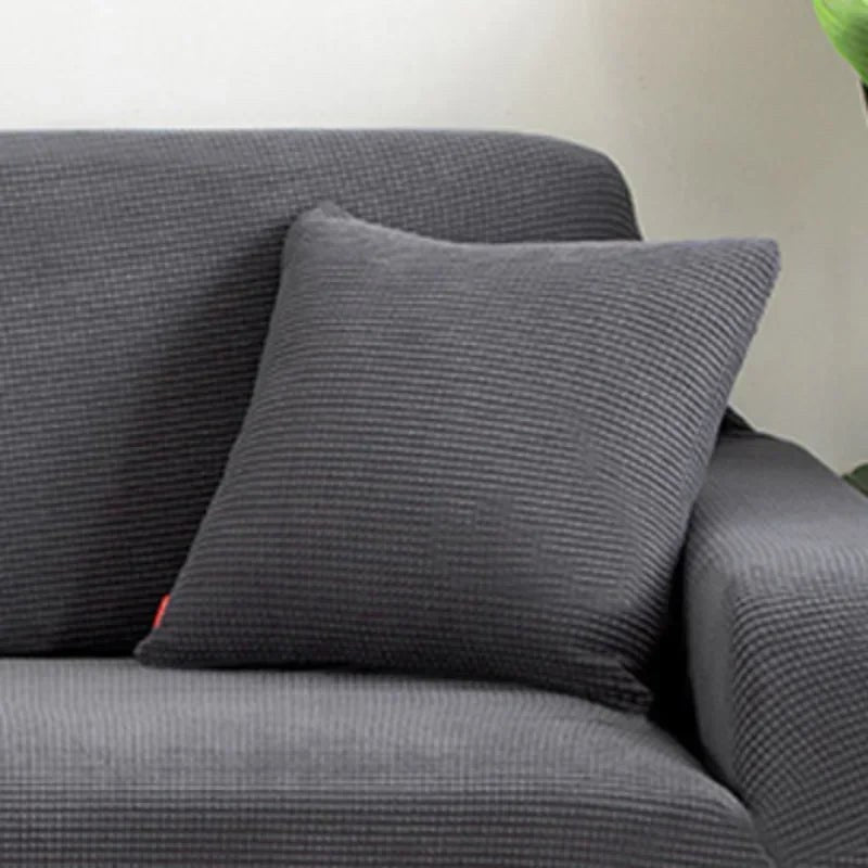 Coloris gris anthracite de la housse de coussin en maille texturée