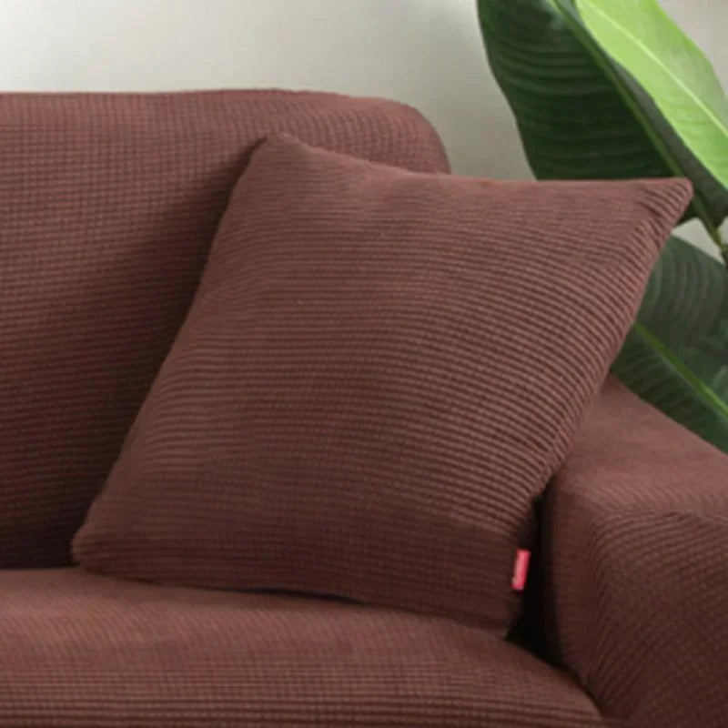 Coloris marron de la housse de coussin en maille texturée