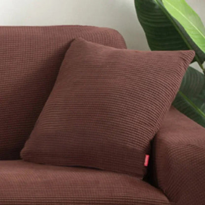 Coloris marron de la housse de coussin en maille texturée