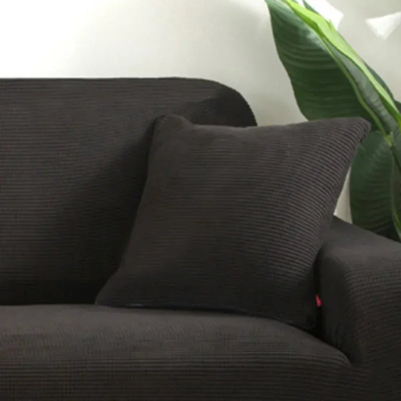 Coloris noir de la housse de coussin en maille texturée