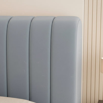 Détail du velours et du matelassage vertical d'une housse de tête de lit gris bleu