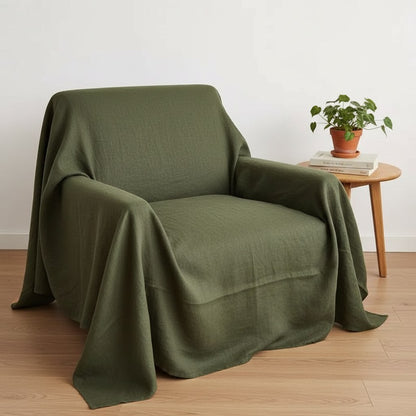 Jeté en lin vert mousse de 180 x 180 cm drapé sur un fauteuil